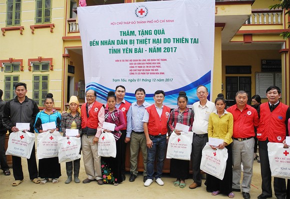 San sẻ nỗi đau với người dân bị thiên tai ảnh 1