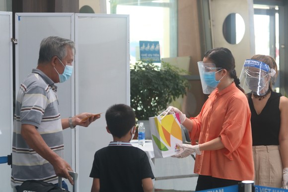 Đưa 207 du khách đầu tiên ở Đà Nẵng trở về địa phương bằng máy bay ảnh 6