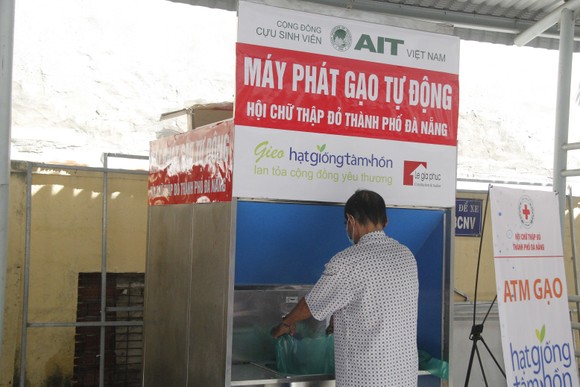 Đà Nẵng triển khai “ATM gạo” tự động hỗ trợ người khó khăn trong dịch Covid-19 ảnh 1
