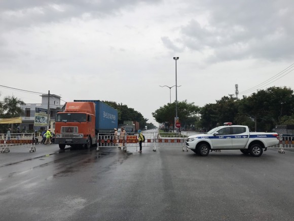 Đà Nẵng dỡ toàn bộ chốt kiểm soát y tế tại cửa ngõ ra - vào thành phố ảnh 1