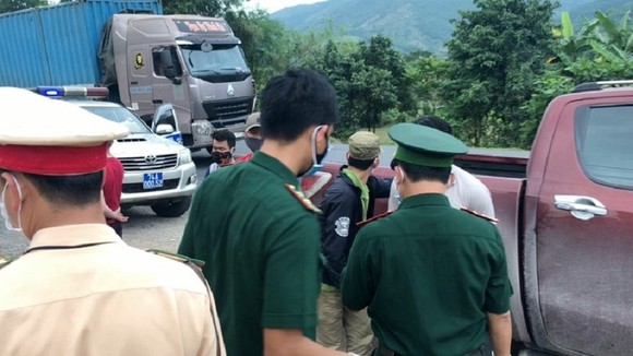 Phát hiện 6 người vượt biên, trốn cách ly ảnh 1