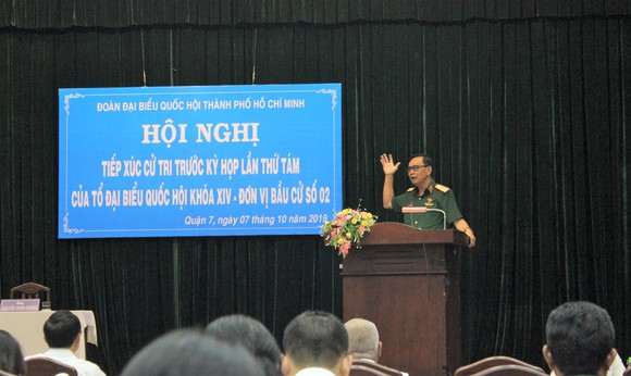 Phó Chính ủy Quân khu 7 nói về tình hình bãi Tư Chính ảnh 1