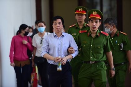 Hoãn phiên tòa phúc thẩm vụ VN Pharma buôn bán thuốc ung thư giả ảnh 2