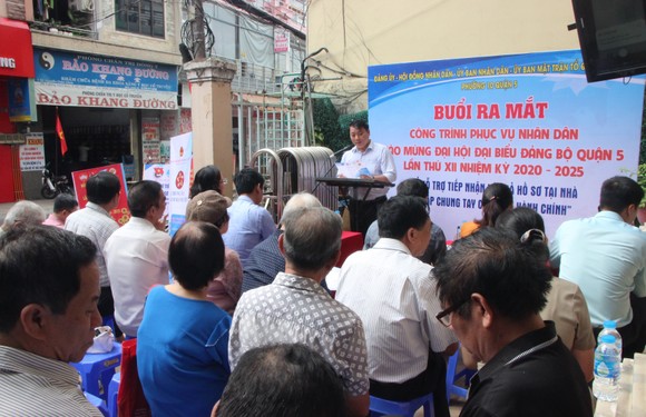 Phường 10 quận 5 hỗ trợ người dân làm thủ tục hành chính tại nhà ảnh 1