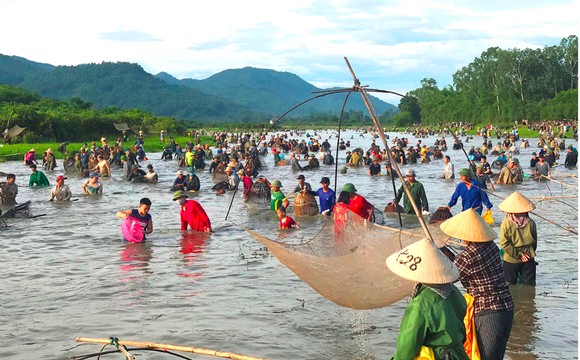 Độc đáo lễ hội đánh cá Đồng Hoa ảnh 7