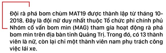 Những cô gái 'săn' bom chùm ảnh 2