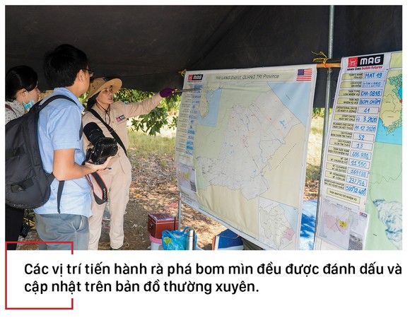 Những cô gái 'săn' bom chùm ảnh 12