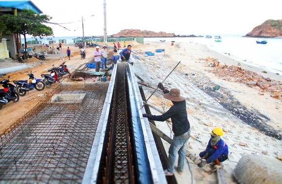 Kè biển 99 tỷ đồng 'lên dây cót' trước mùa mưa bão ảnh 6