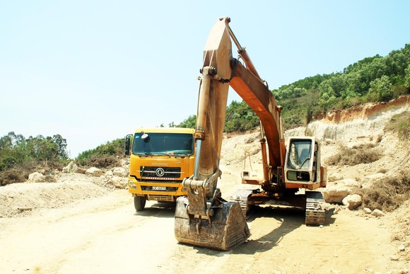 Vụ "đất tặc” lộng hành đào phá núi Mò O: Khẩn trương xử lý nghiêm, tránh xảy ra điểm 'nóng' ảnh 2