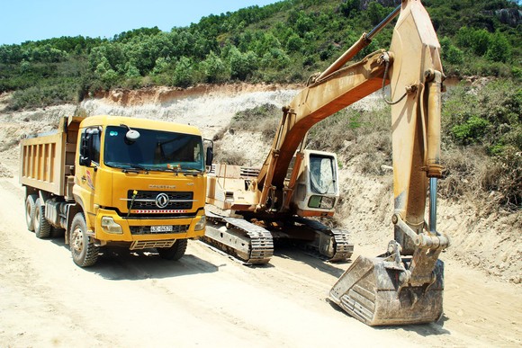 Phản đối “đất tặc” trên núi Mò O, một người phụ nữ ngất xỉu rồi tử vong ảnh 2