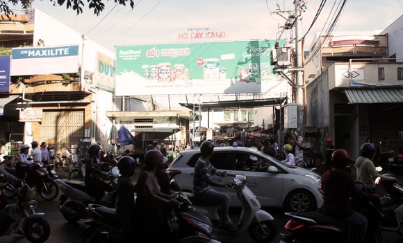Xả thân cứu cụ già, em bé đang ngủ trong khu chợ bị cháy ảnh 5