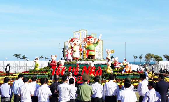 Độc đáo linh vật gia đình nhà chuột đi hội bài chòi ở Quy Nhơn ảnh 1