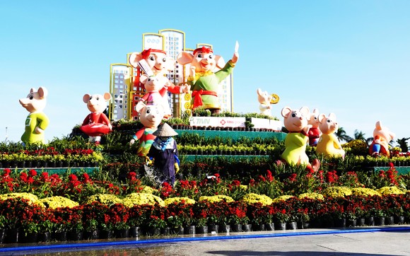 Độc đáo linh vật gia đình nhà chuột đi hội bài chòi ở Quy Nhơn ảnh 3