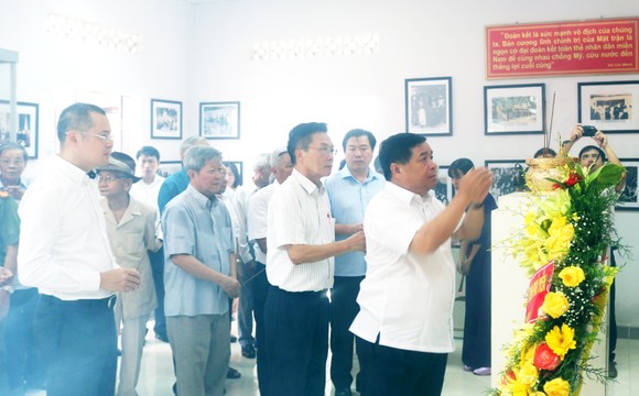 Dâng hương tưởng niệm 110 năm Ngày sinh Luật sư Nguyễn Hữu Thọ ảnh 5