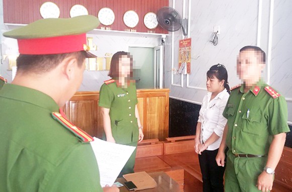 Quản lý khách sạn bố trí phòng cách âm cho hai con nghiện thác loạn ảnh 1