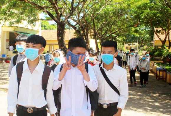 Thí sinh vùng ven tâm dịch hoàn thành tốt môn thi Ngữ văn ảnh 9