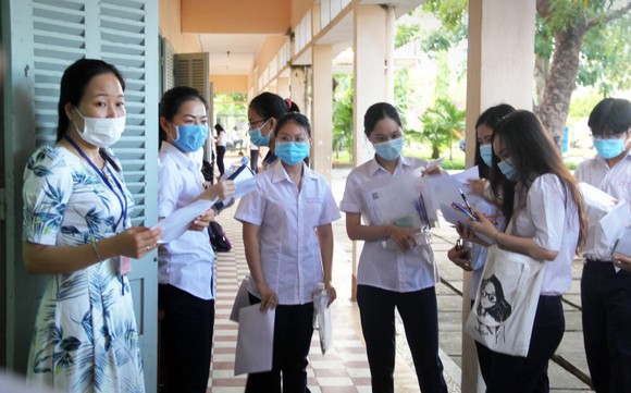 Thí sinh vùng ven tâm dịch hoàn thành tốt môn thi Ngữ văn ảnh 1
