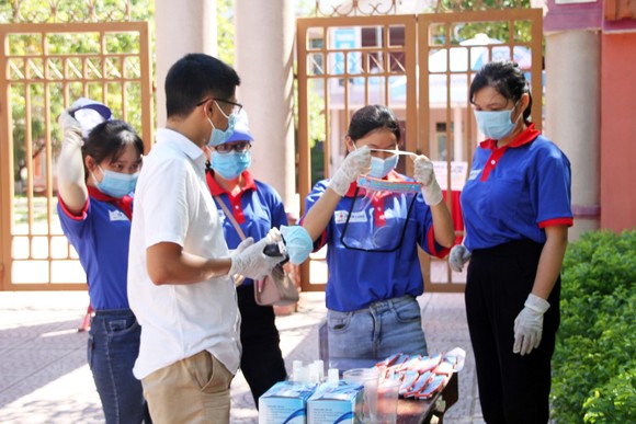 Thí sinh miền Trung thi tốt nghiệp THPT 'về đích' an toàn ảnh 13