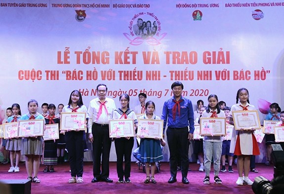 Trao 60 giải thưởng cuộc thi “Bác Hồ với thiếu nhi - Thiếu nhi với Bác Hồ” ảnh 1