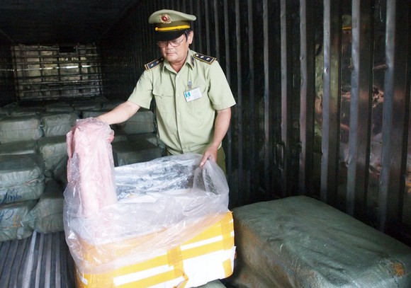 Phát hiện hơn 6,5 tấn thịt có dấu hiệu phân hủy đang trên đường vào TPHCM ảnh 2