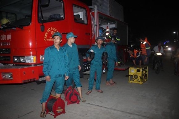 Đã tìm thấy thi thể 2 nạn nhân vụ lật đò trên sông Vu Gia ảnh 1