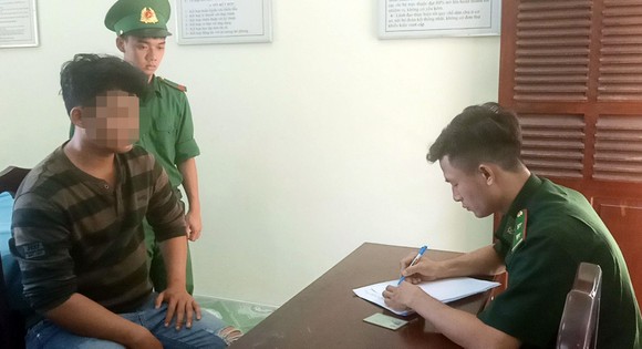 Bắt vụ vận chuyển 6.000 bao thuốc lá ngoại ảnh 1