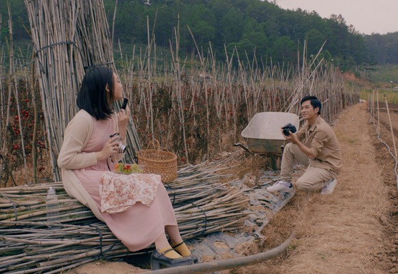 Thầy Ngạn đã gặp lại cô Hồng trong 'Sau này hãy gặp lại nhau khi hoa nở' ảnh 3