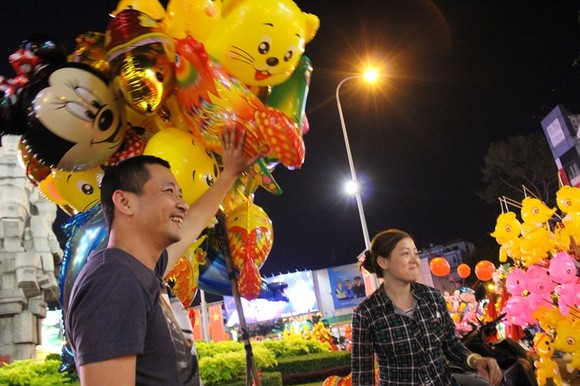 Chiêm ngưỡng màn bắn pháo hoa rực rỡ mừng năm mới Canh Tý 2020 tại TPHCM ảnh 6