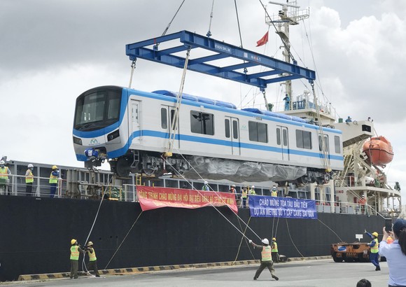 Các toa đầu tiên của metro số 1 (Bến Thành- Suối Tiên) cập cảng Khánh Hội ảnh 3