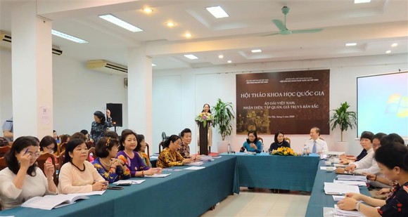 Xây dựng hồ sơ di sản phi vật thể về áo dài Việt Nam ảnh 1