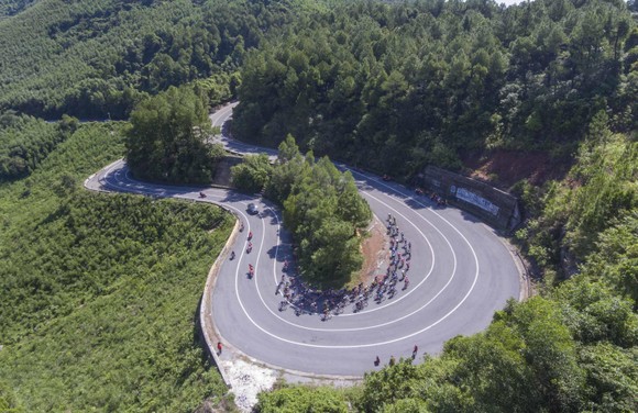 Giải xe đạp quốc tế VTV Cúp: Loic lấy lại áo vàng giúp Bike Life Đồng Nai thắng lớn ảnh 1