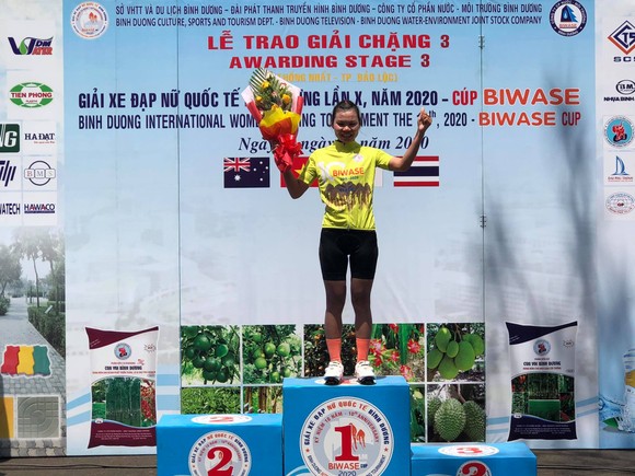 Lần đầu tiên giải xe đạp nữ quốc tế Bình Dương có 2 VĐV cùng về nhất chặng ảnh 2