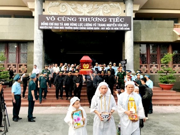 Tiễn đưa “anh hùng chân đất” Nguyễn Văn Bảy về quê nhà Lai Vung ảnh 5