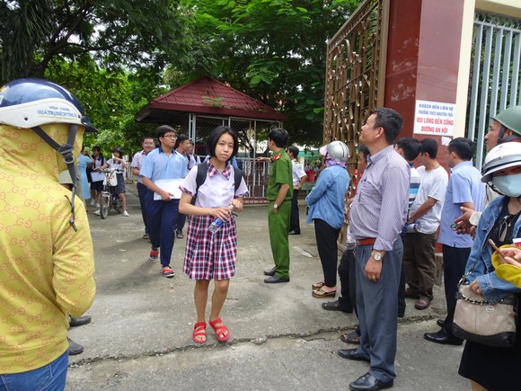 TPHCM: Thí sinh phấn khởi với đề thi môn Ngữ văn về thông điệp “tình yêu thương" ảnh 1