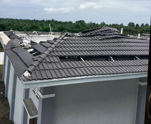 Hội trường UBND thị trấn sử dụng mới 8 tháng đã sập ảnh 1