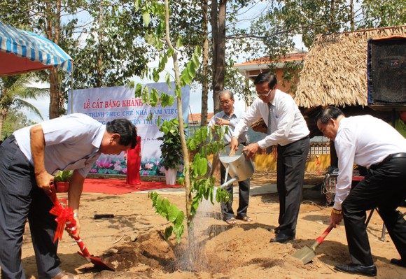 Khánh thành di tích Cây Da Đôi và phục chế nhà làm việc của nữ tướng Nguyễn Thị Định ảnh 2