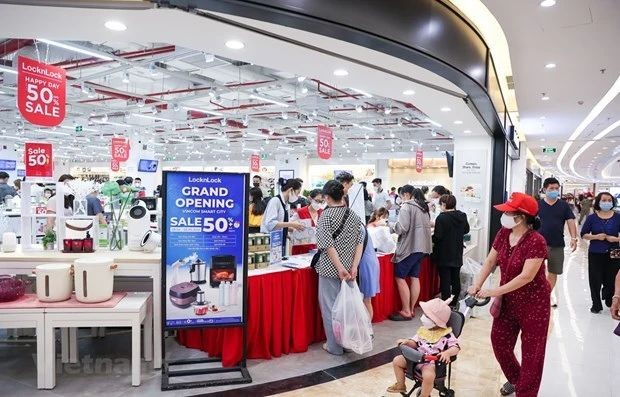 今年商品零售總額和消費勞務營收額概算同比增9.6%。（圖：Vietnam+）