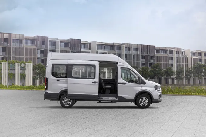 Ford Transit mới thích hợp để nâng cấp nội thất Limousine 4 Hi-res_kv5_FORD_Transit Hygiene_RGB SỬA.jpg