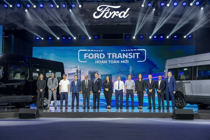 Ford Transit mới thích hợp để nâng cấp nội thất Limousine 1 Ford Transit hoàn toàn mới: Thiết lập chuẩn mực cho vận tải hành khách cao cấp tại Việt Nam