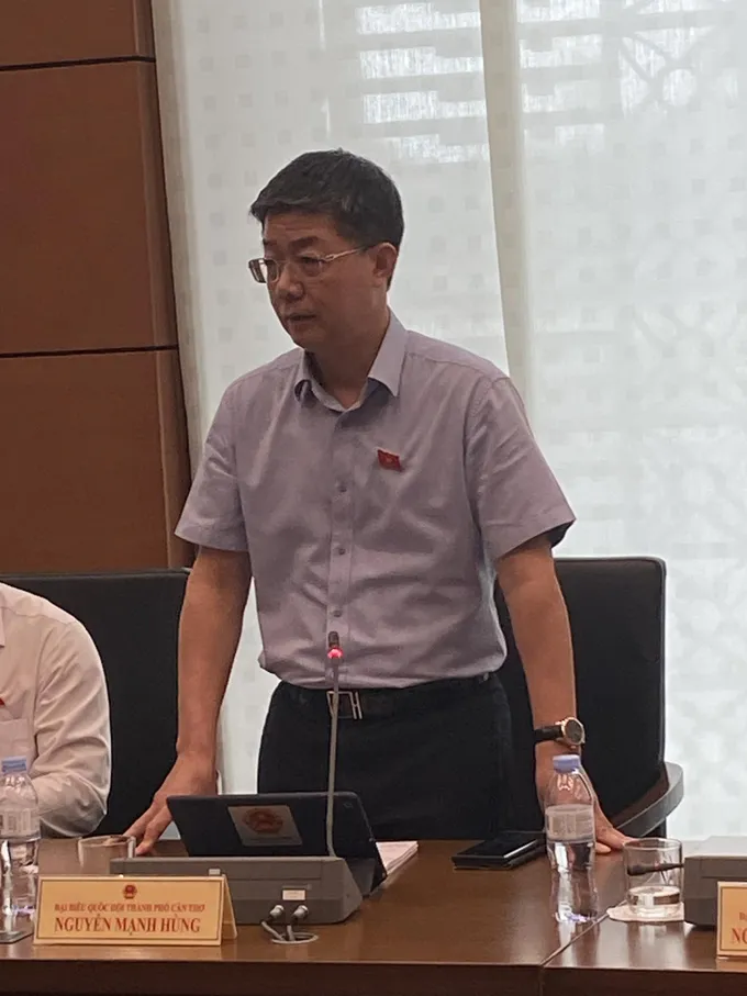 ĐB Nguyễn Mạnh Hùng (Cần Thơ). Ảnh: PHAN THẢO Đại biểu Nguyễn Mạnh Hùng-Cần Thơ.jpg