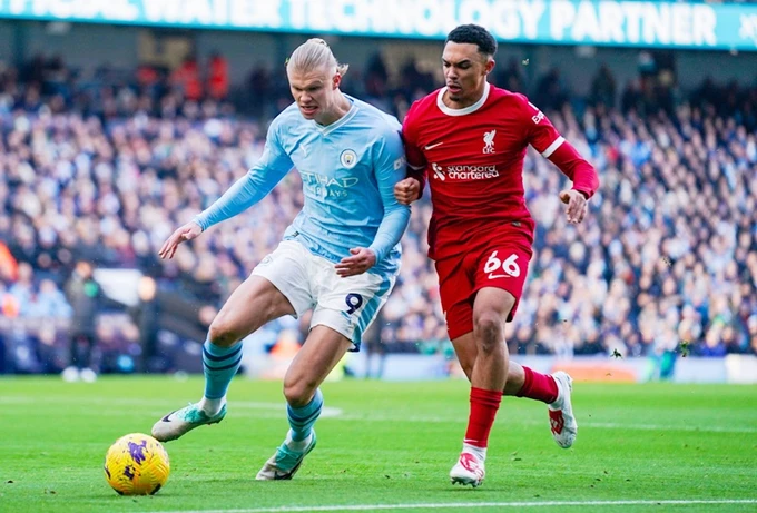 Trent Alexander-Arnold admitted that the defeats of Liverpool and Arsenal last weekend were like handing the championship to Man.City.