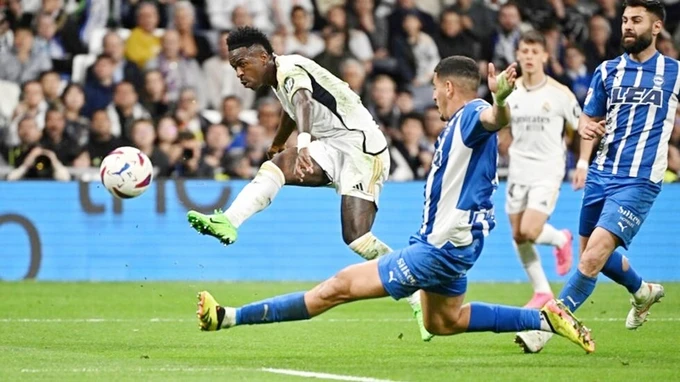 Vinicius Junior scored twice to help Real Madrid win 5-0 against Alaves.