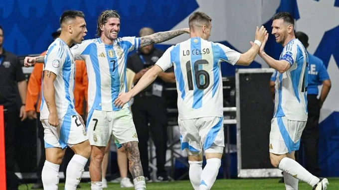 Lionel Messi and defending champions Argentina advanced to the quarter-finals with a 1-0 win over Chile.
