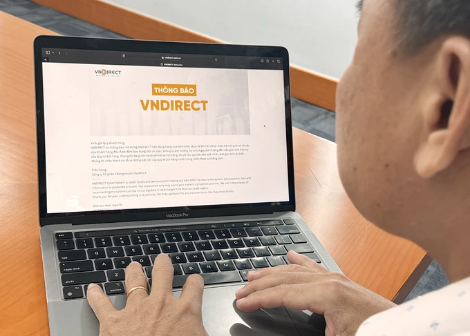 Đến chiều ngày 26-3, trên trang chính của Công ty cổ phần Chứng khoán VNDIRECT vẫn thông báo đang trong quá trình khắc phục. Ảnh: TẤN BA