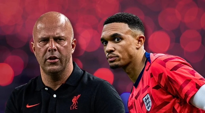 Arne Slot và Trent Alexander-Arnold