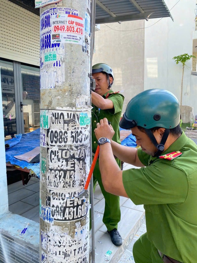 Trong ngày 22-9, hơn 8.600 người ra quân, toàn địa bàn Thành phố đã loại bỏ các quảng cáo bẩn. 8d99e8ec34d89286cbc9.jpg