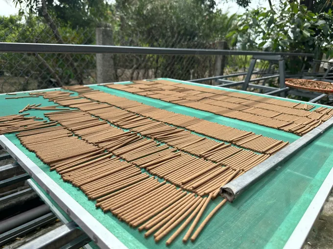 Nhang được làm từ trầm z6098252046000_4b0ec7f0cb93a7a2121e42a461f95c64.jpg