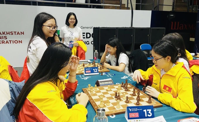 Các gương mặt nữ của cờ vua trẻ Việt Nam thi đấu tại Kazakhstan lần này. Ảnh: MINH MINH