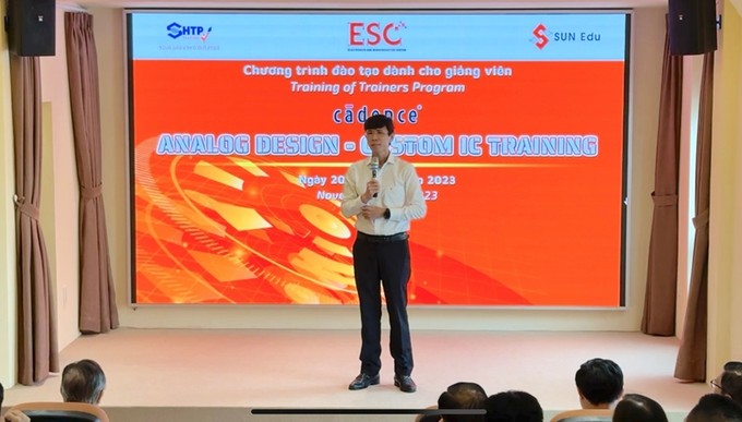 Associate Professor - Dr. Nguyen Anh Thi, Head of the SHTP Management Board, speaks at the opening ceremony of the Analog Design - Custom IC training course. (Photo: dangcongsan.vn)