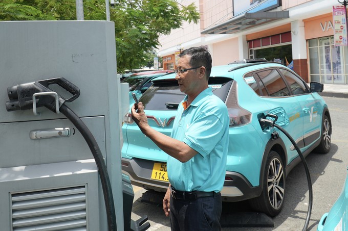 A VinFast's charging station in Cong Hoa Street, HCMC e5a-147.jpg.jpg